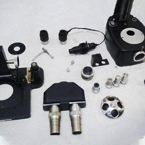 Manutenção de microscópio óptico